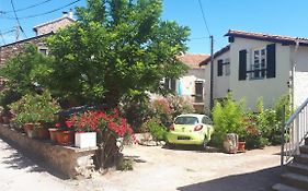 Jolie petite maison dans hameau en pleine nature